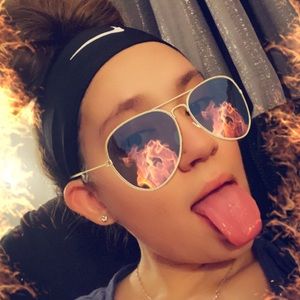 Meet your Posher, Alexis